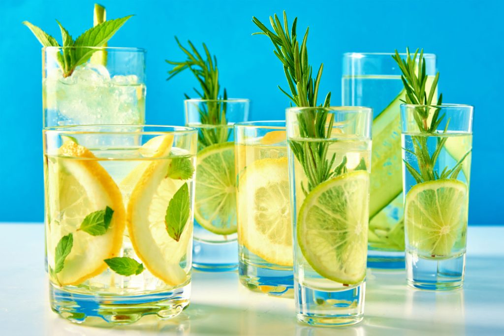 Drink with lime and rosemary for detoxification.